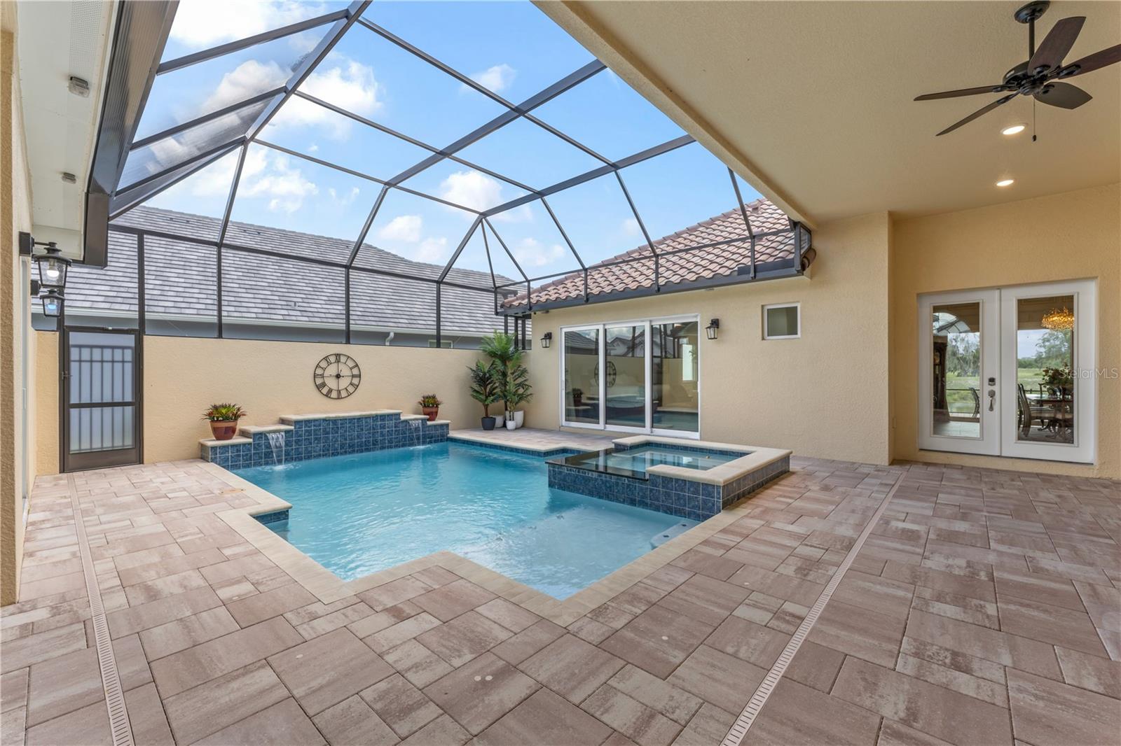 Image 4 of 57 For 215 Hampton Loop