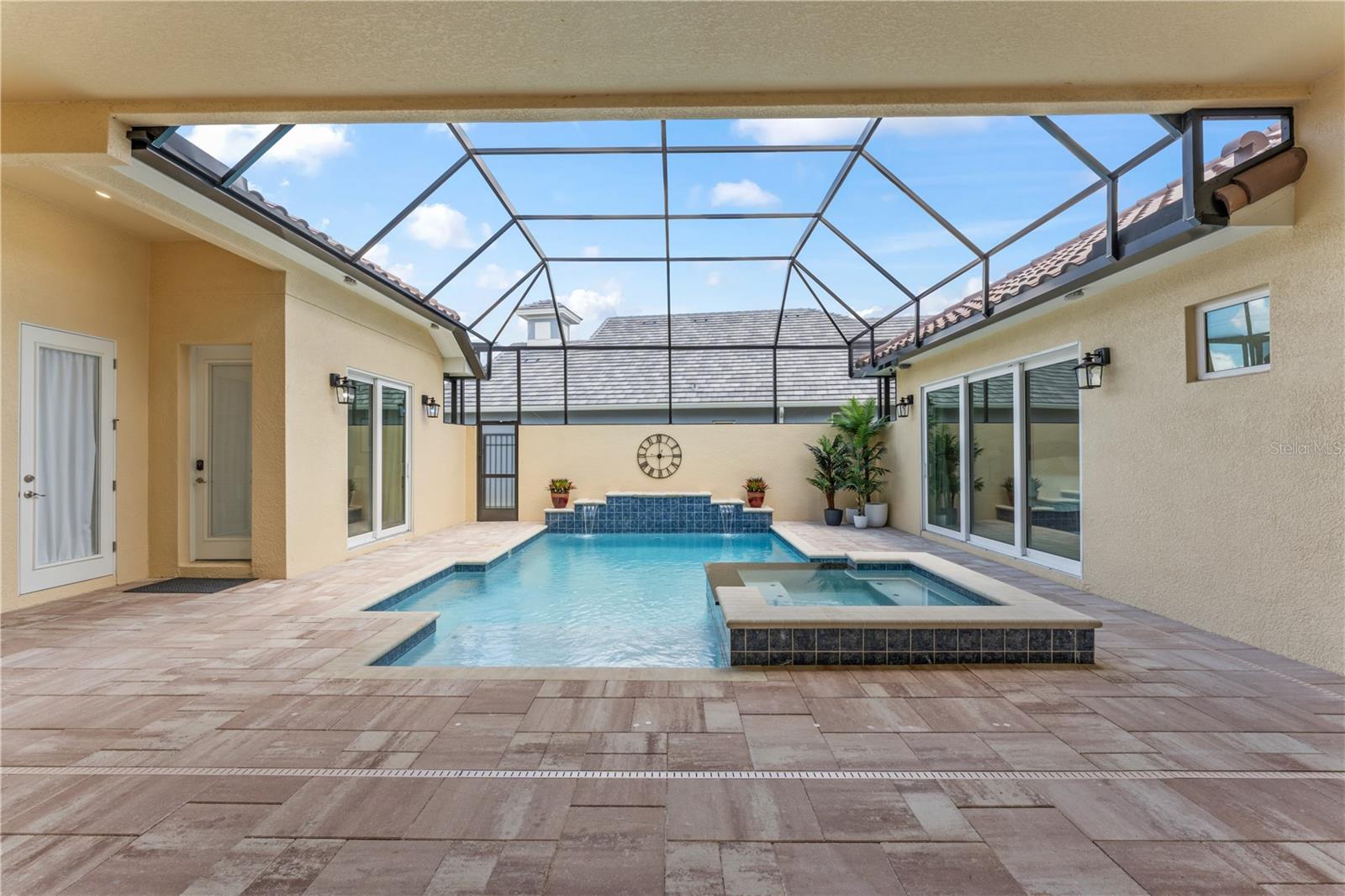 Image 40 of 57 For 215 Hampton Loop