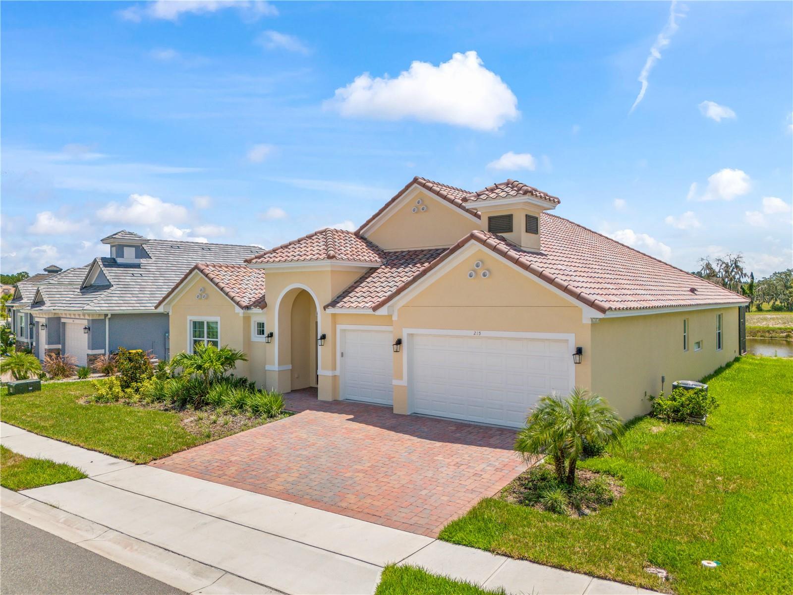 Image 41 of 57 For 215 Hampton Loop