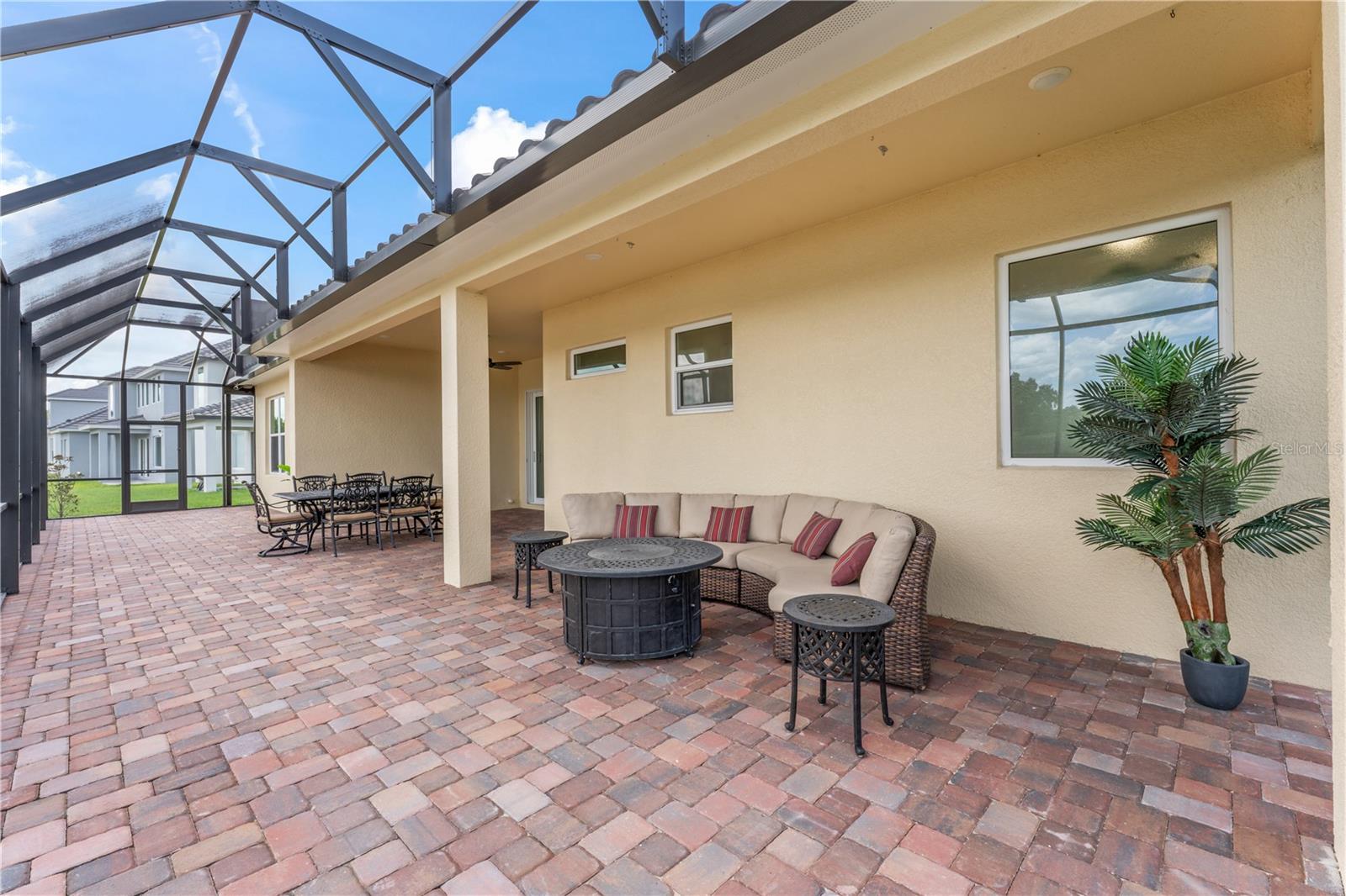 Image 6 of 57 For 215 Hampton Loop