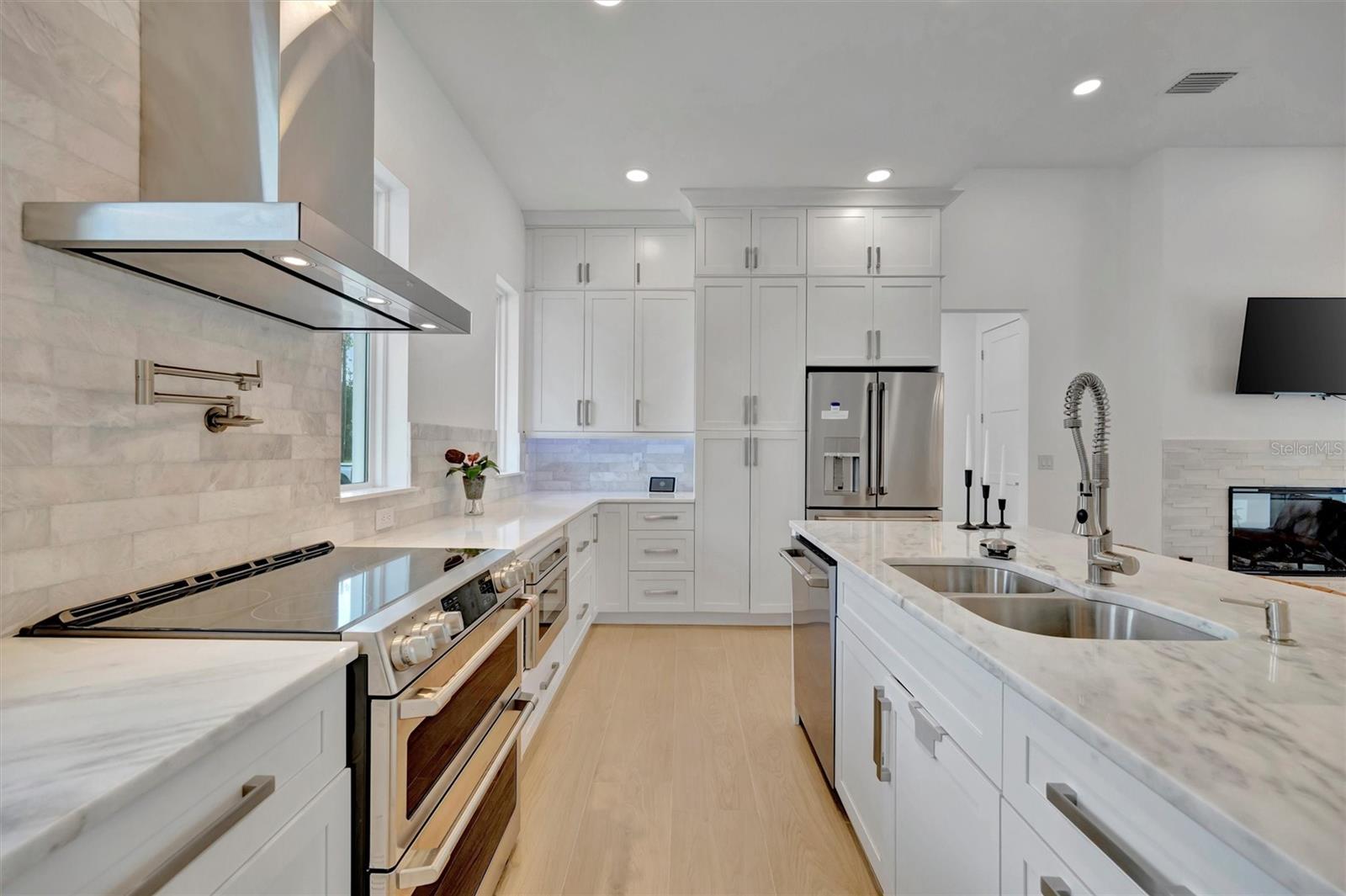 Image 12 of 47 For 916 Highland Street