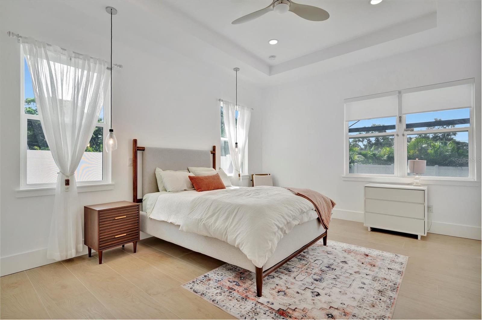 Image 17 of 47 For 916 Highland Street