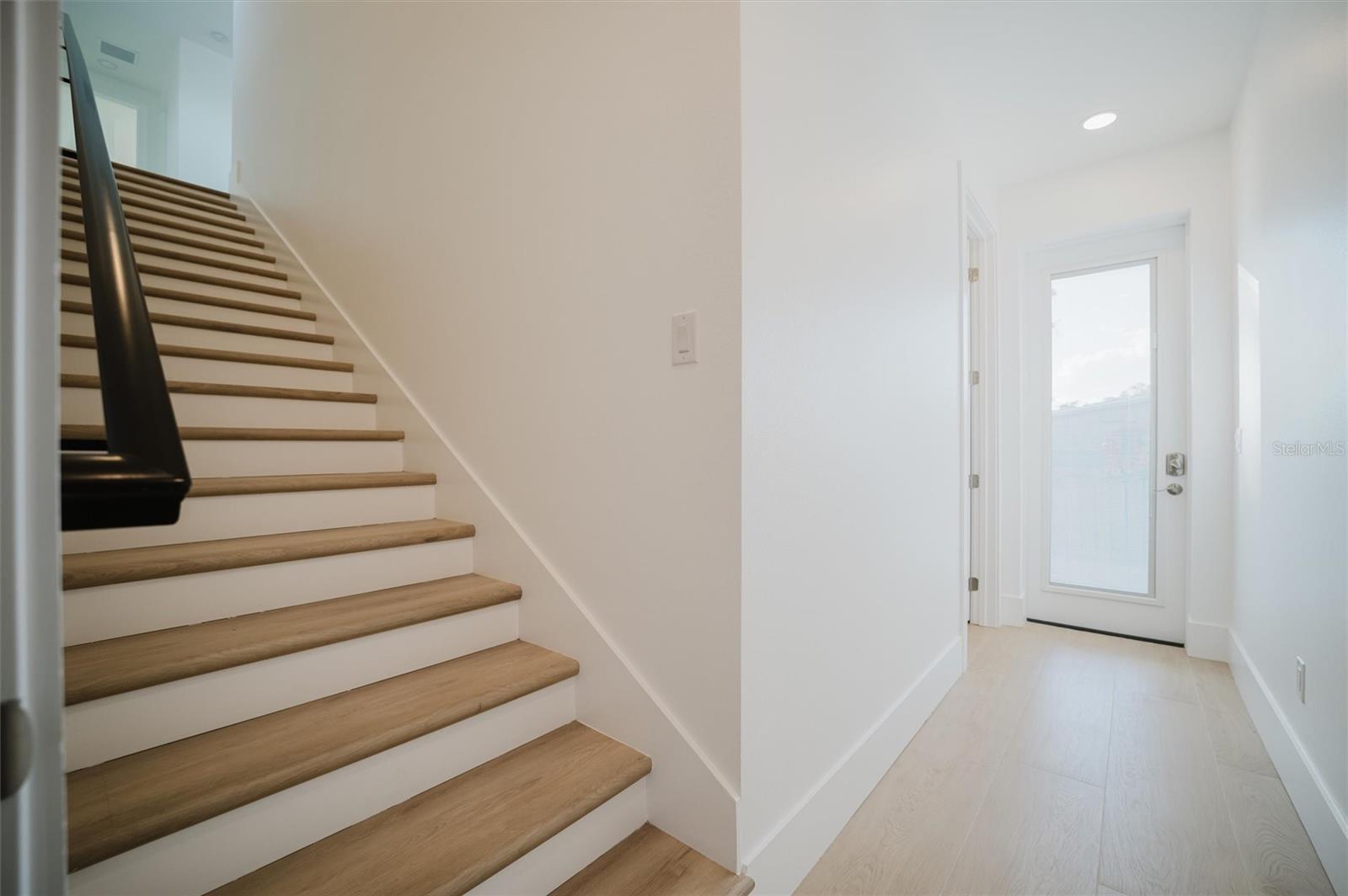 Image 21 of 47 For 916 Highland Street