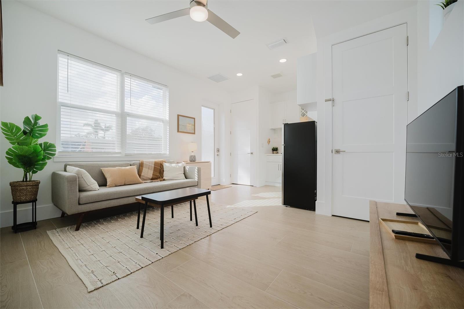 Image 24 of 47 For 916 Highland Street