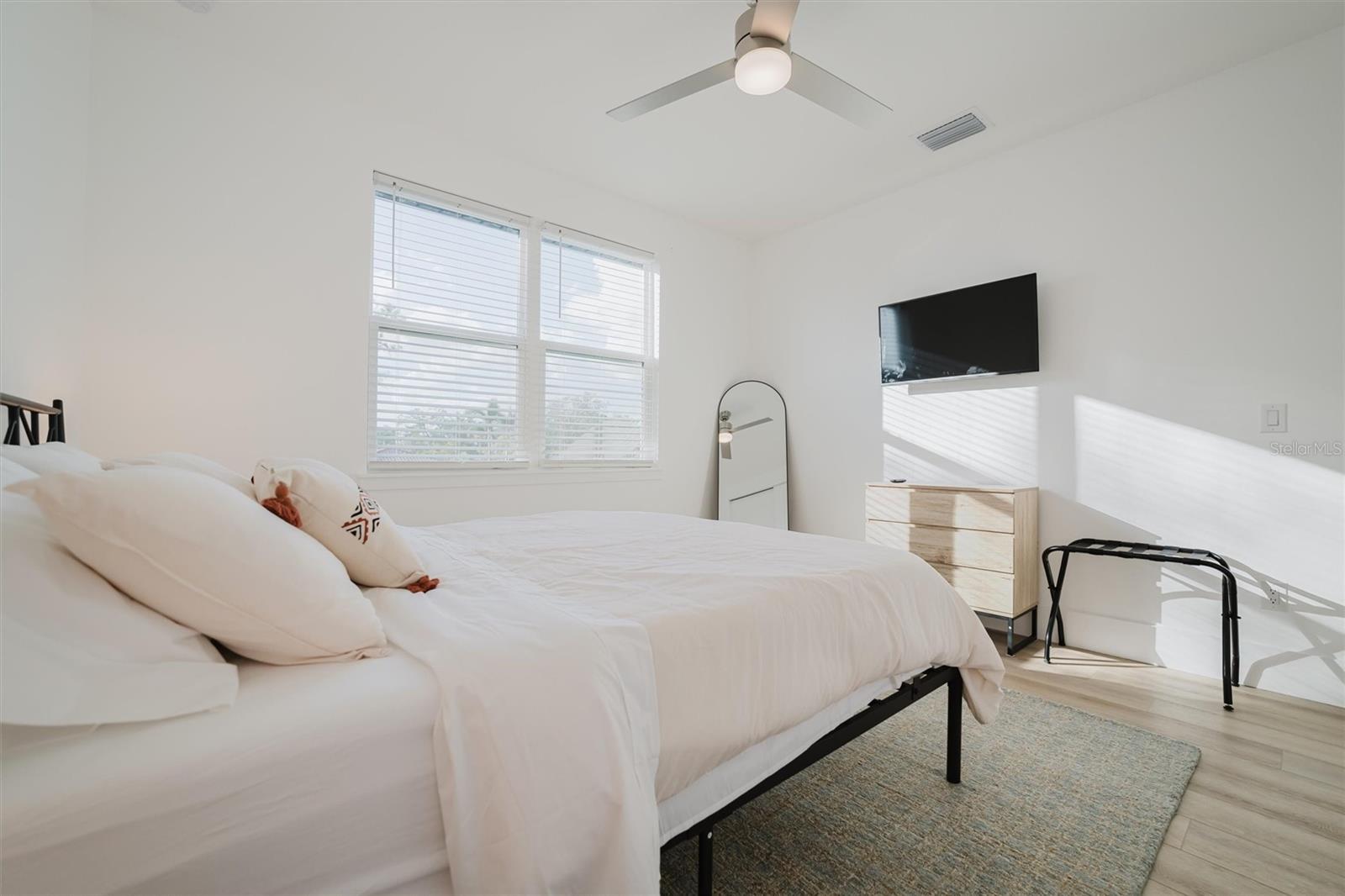 Image 31 of 47 For 916 Highland Street