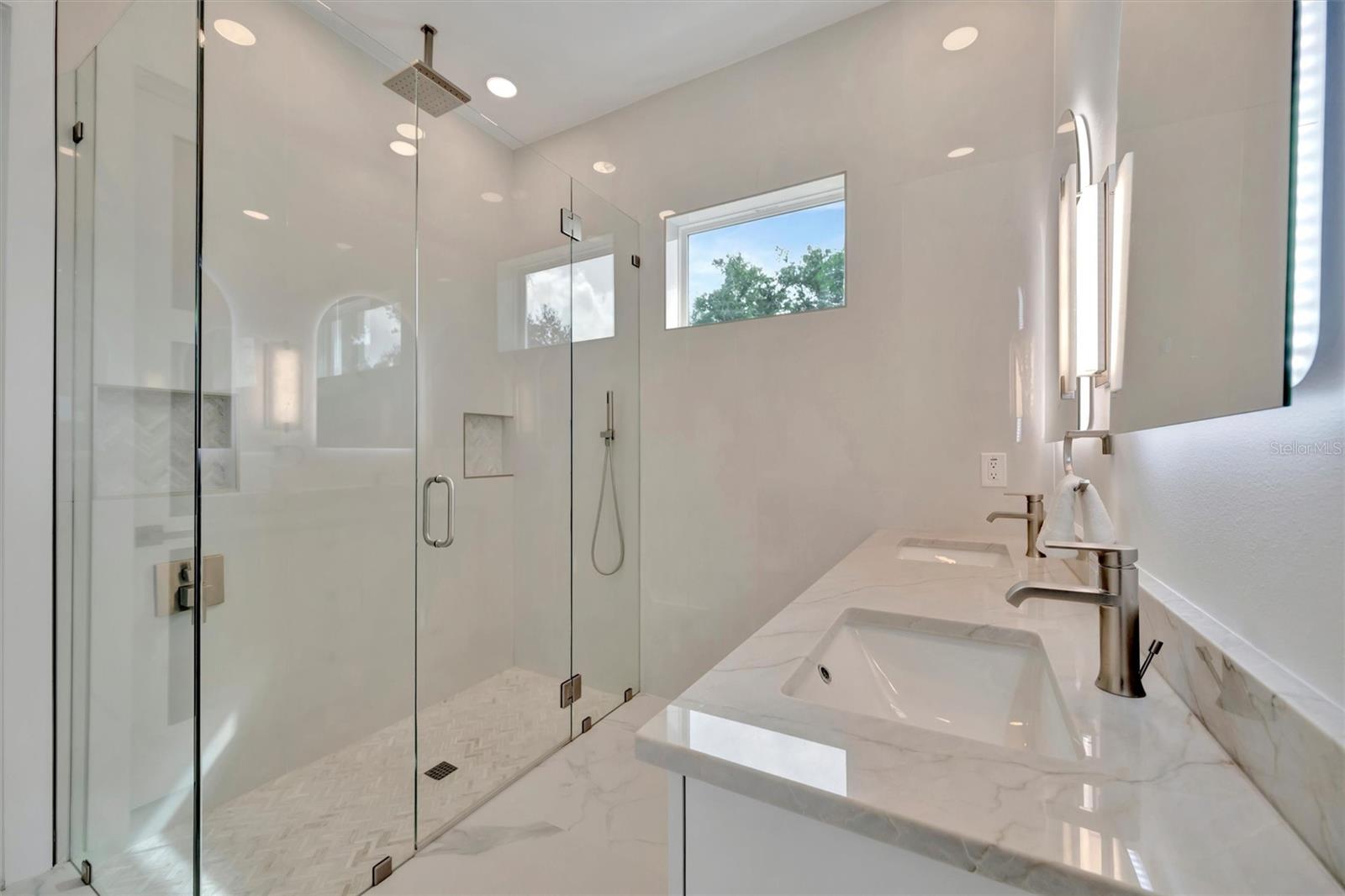 Image 34 of 47 For 916 Highland Street