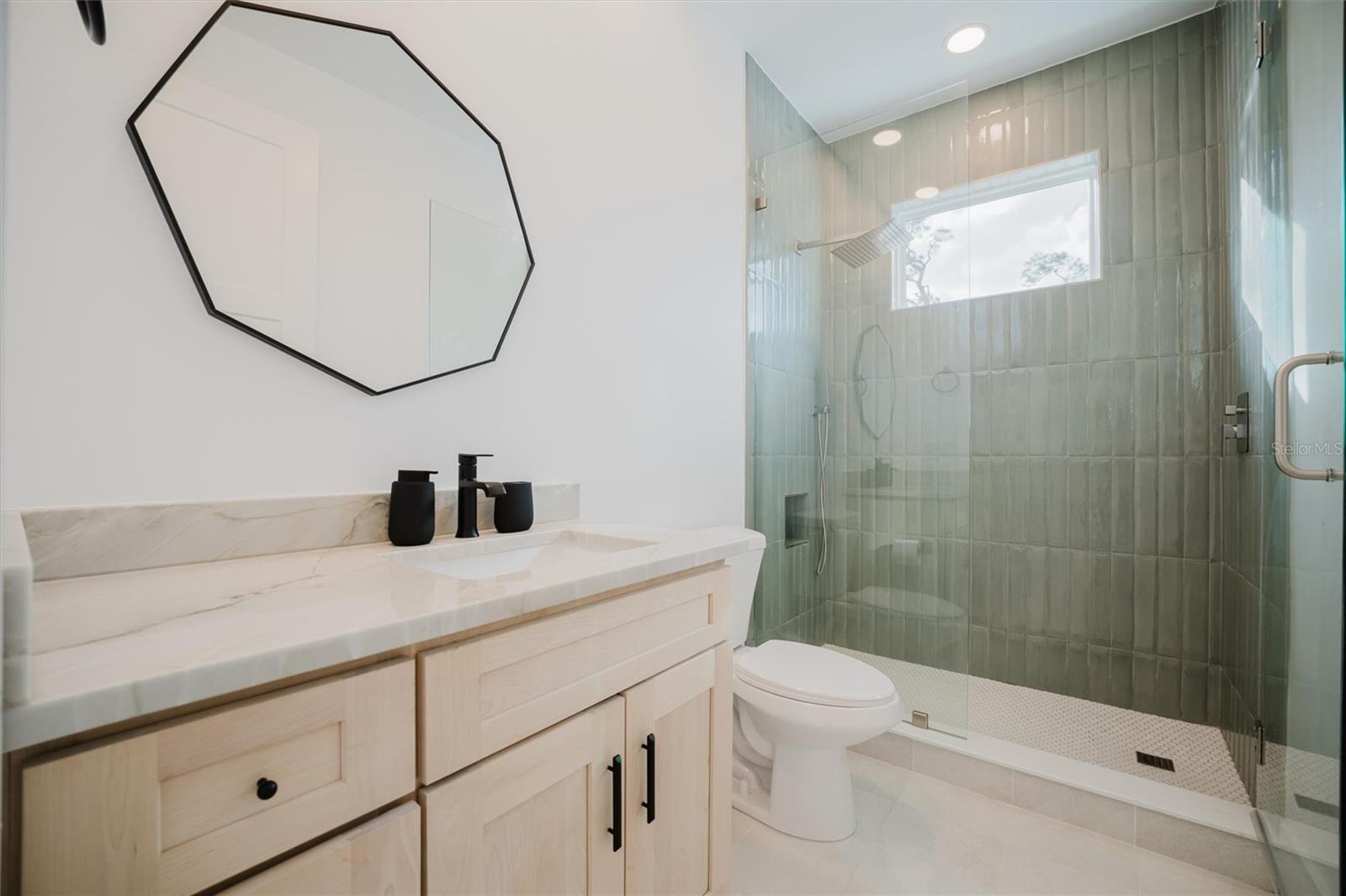 Image 35 of 47 For 916 Highland Street