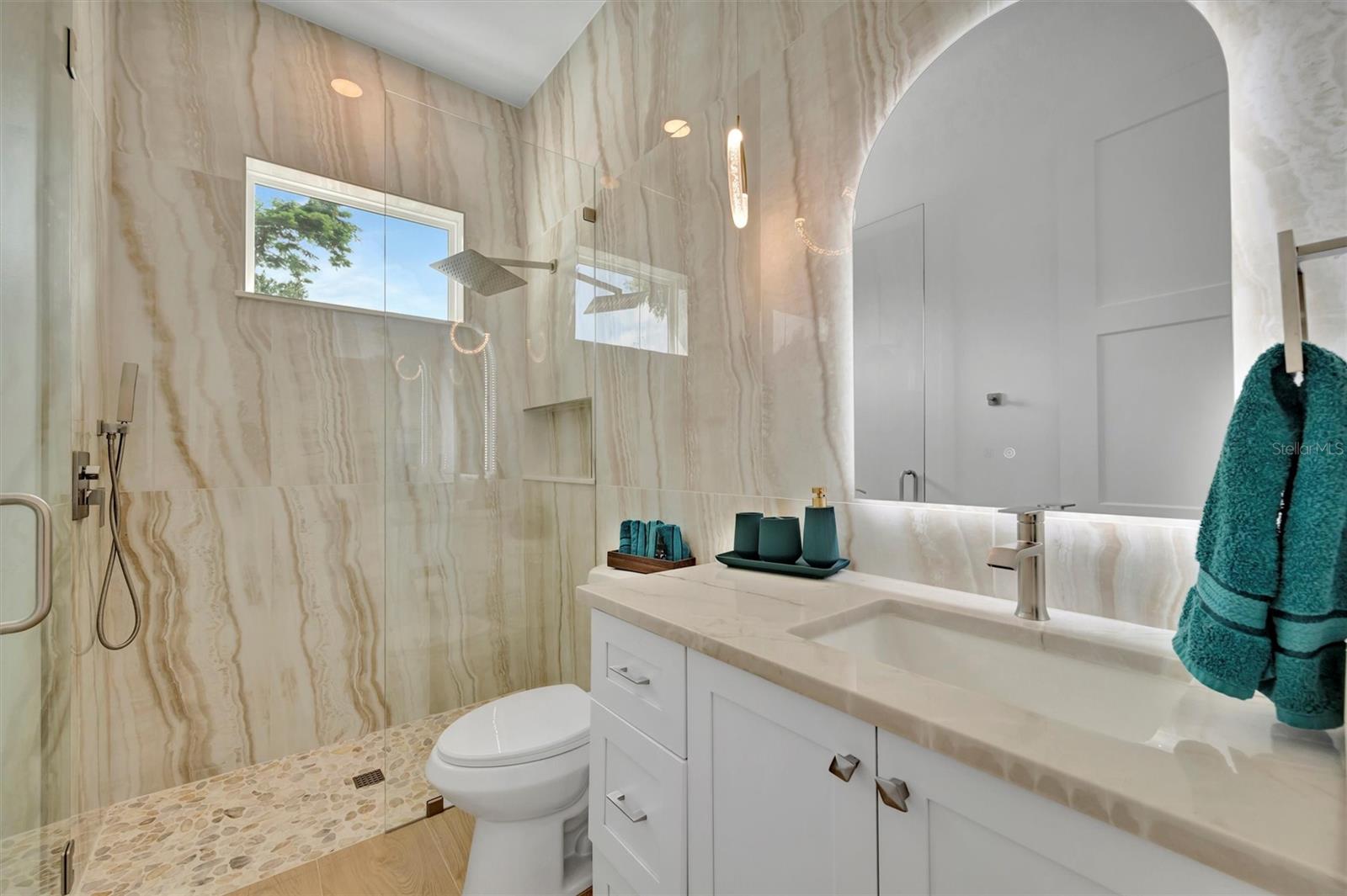 Image 36 of 47 For 916 Highland Street