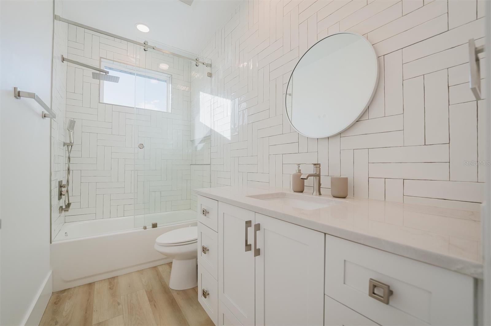 Image 37 of 47 For 916 Highland Street