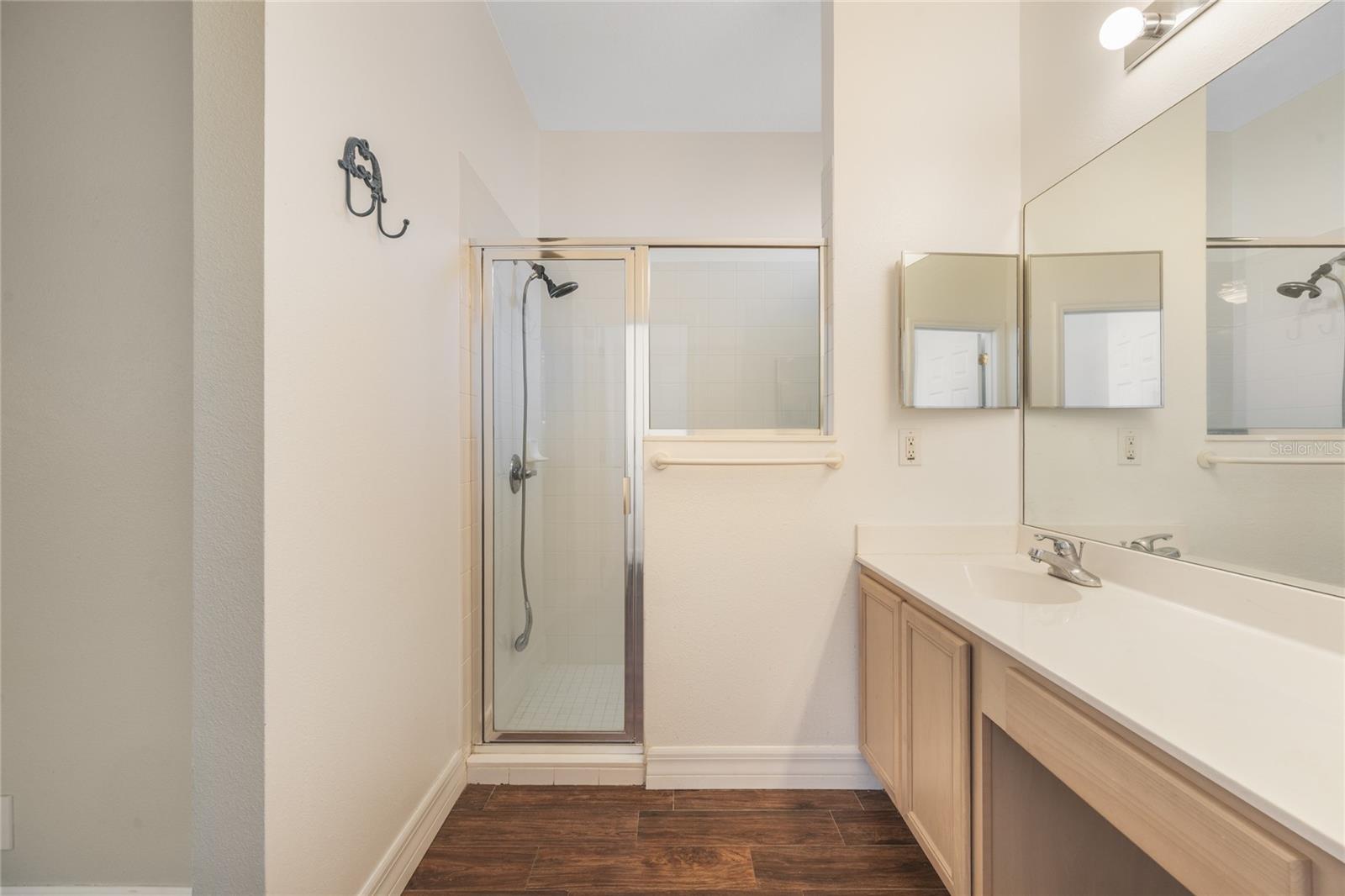 Image 8 of 17 For 100 Wethersfield Court