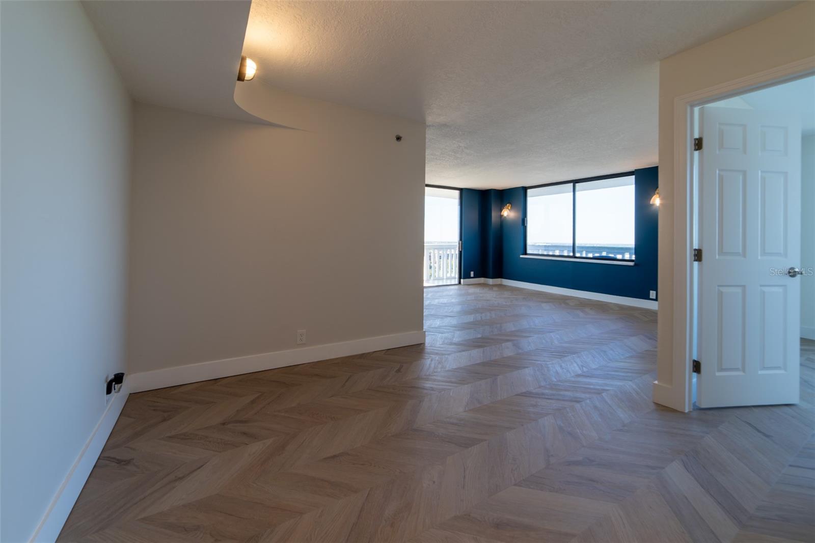 Image 12 of 39 For 400 Colonial Drive 1504