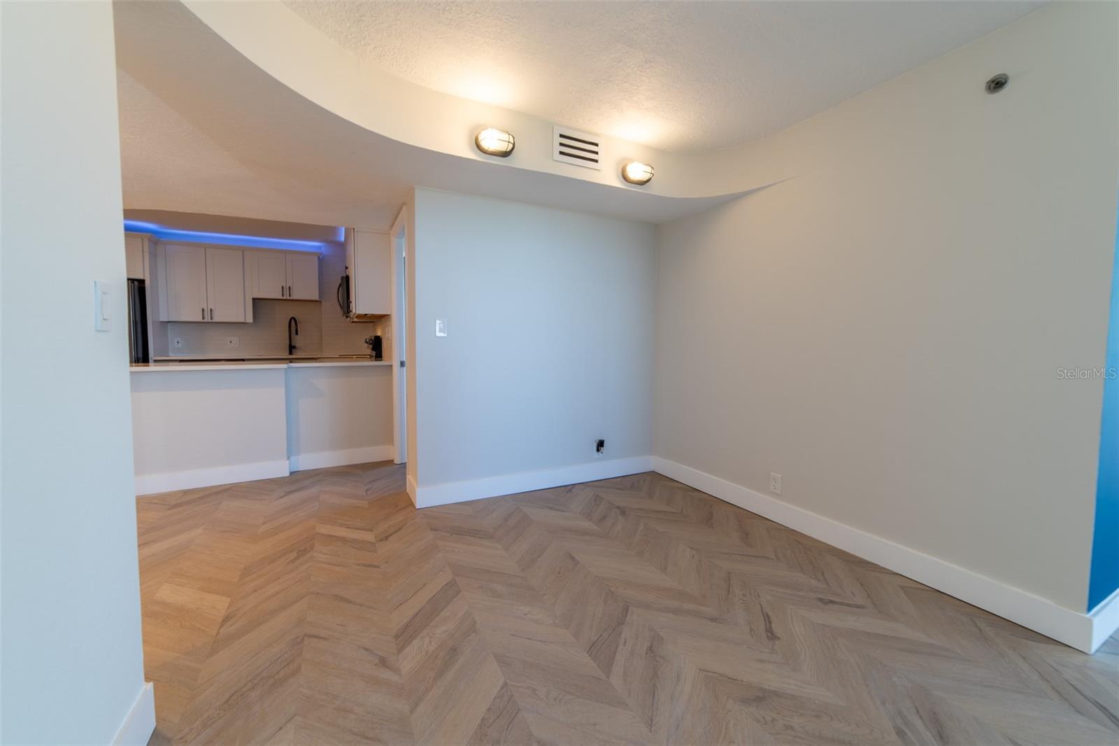 Image 13 of 39 For 400 Colonial Drive 1504