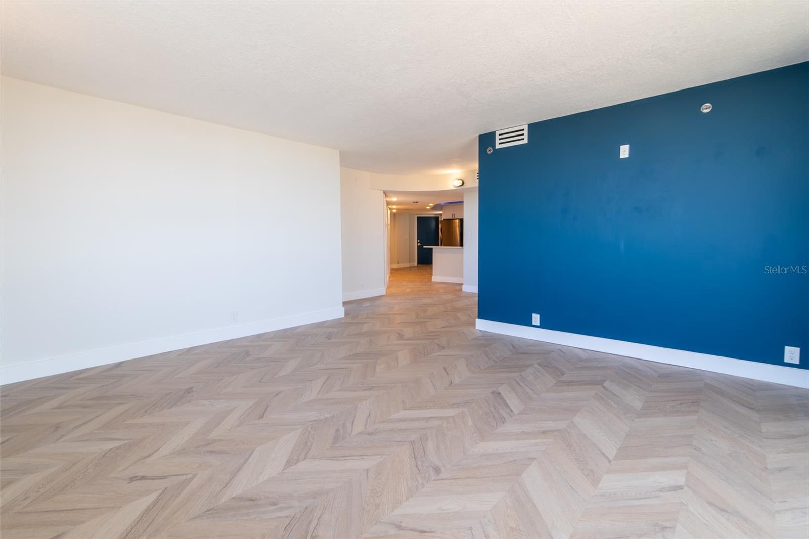 Image 16 of 39 For 400 Colonial Drive 1504