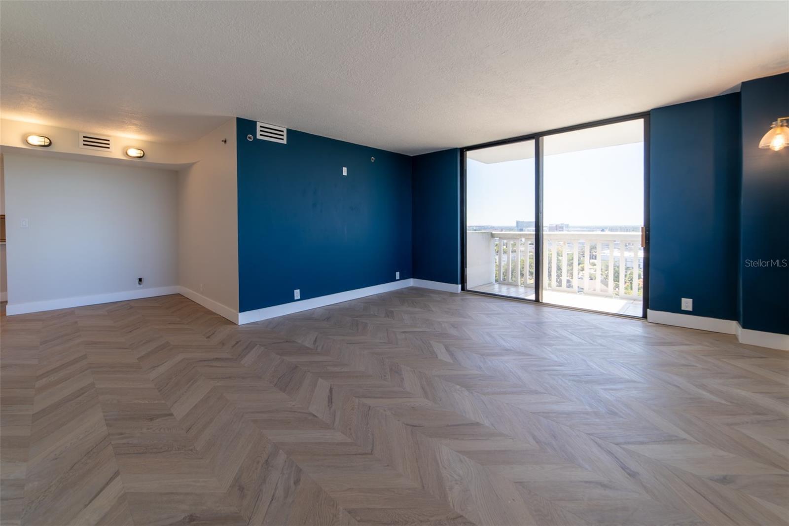 Image 17 of 39 For 400 Colonial Drive 1504