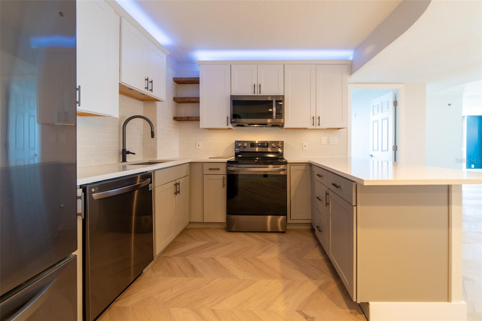 Image 22 of 39 For 400 Colonial Drive 1504