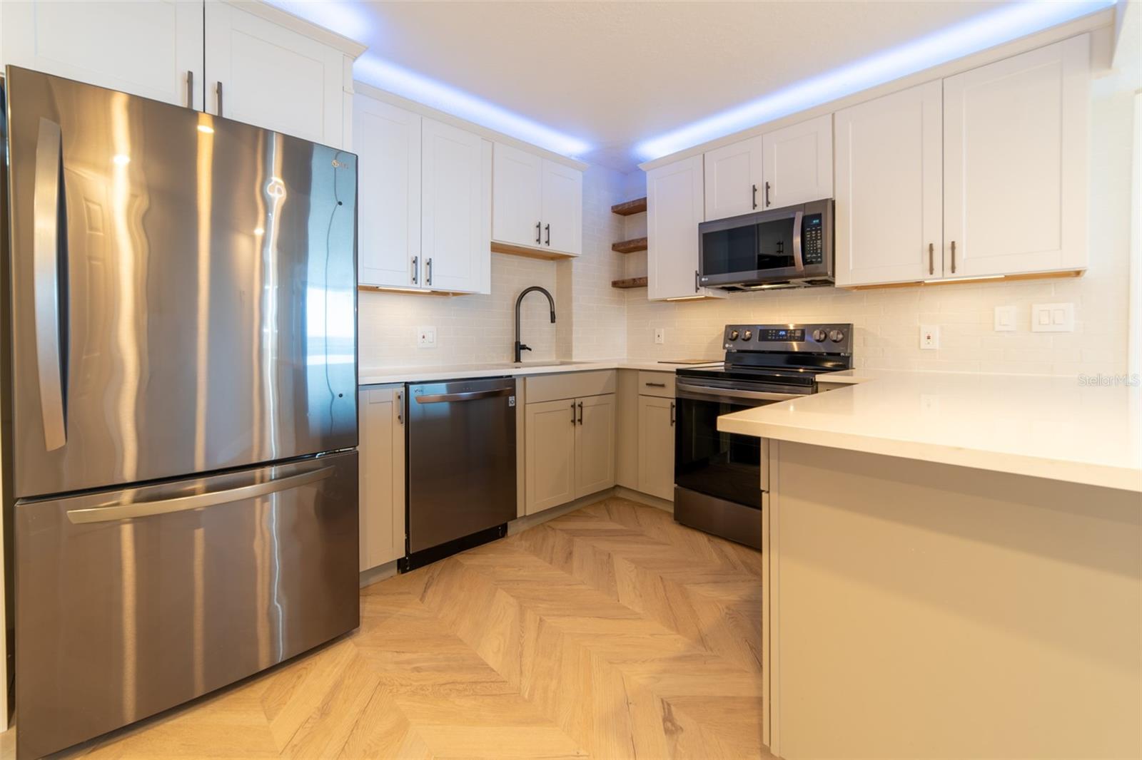 Image 23 of 39 For 400 Colonial Drive 1504