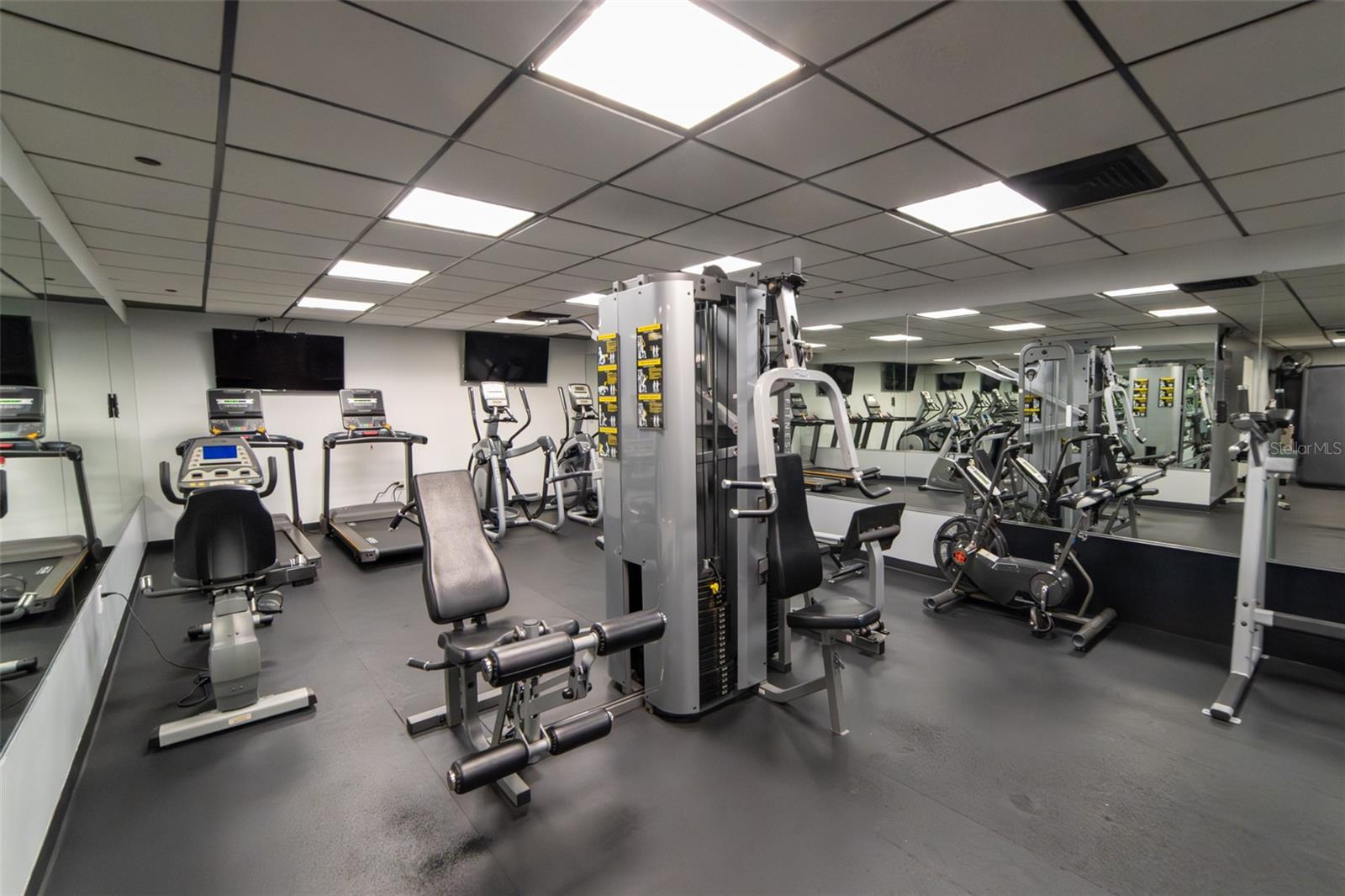 Image 27 of 39 For 400 Colonial Drive 1504