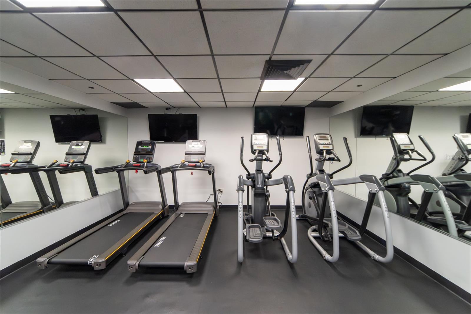 Image 28 of 39 For 400 Colonial Drive 1504