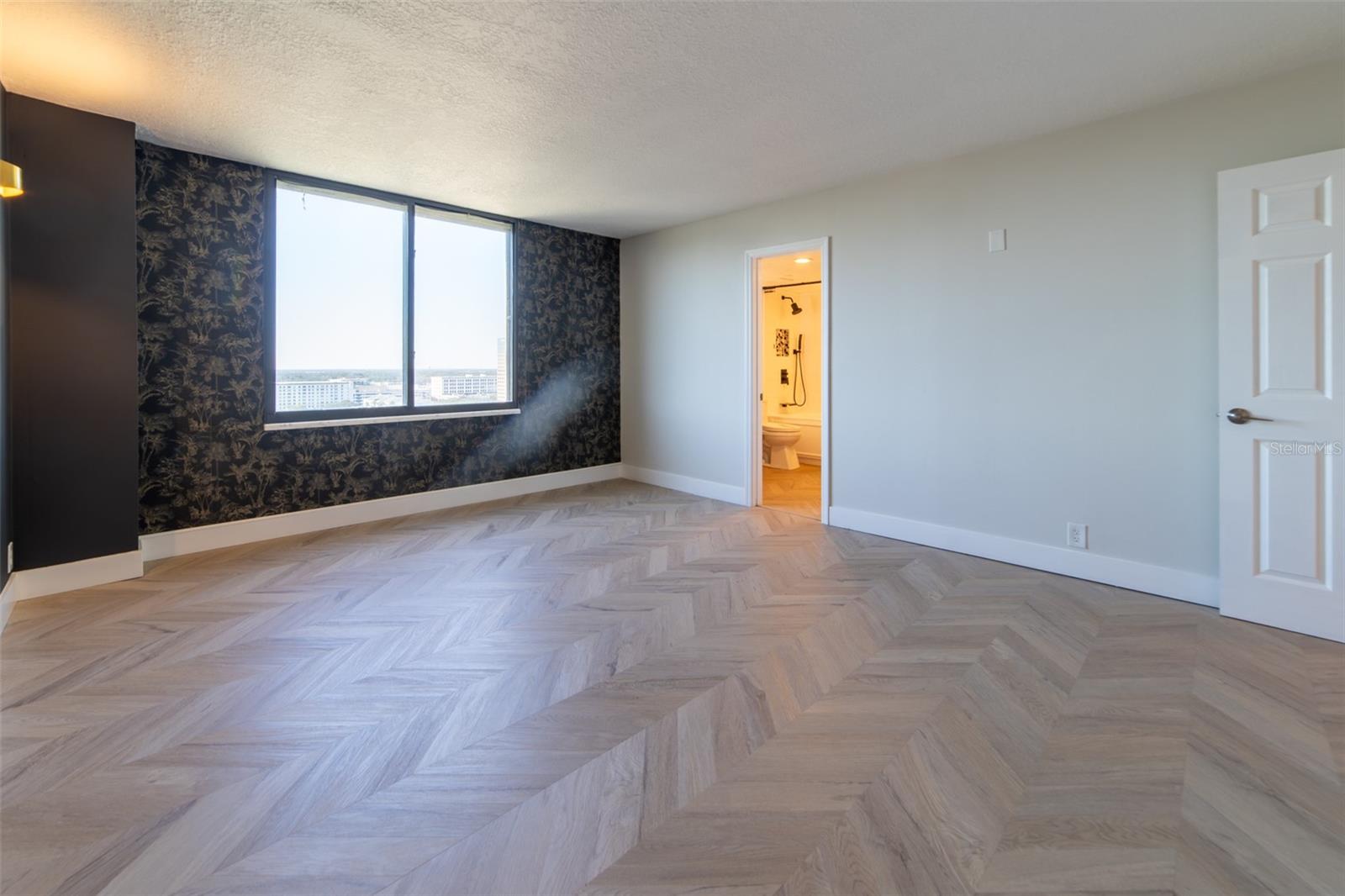 Image 4 of 39 For 400 Colonial Drive 1504