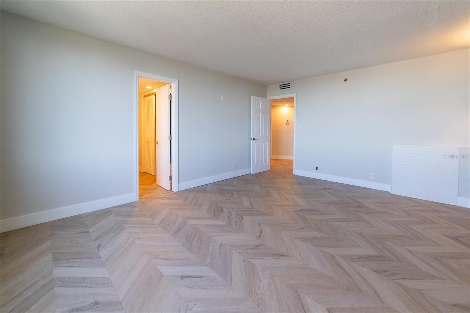 Image 5 of 39 For 400 Colonial Drive 1504