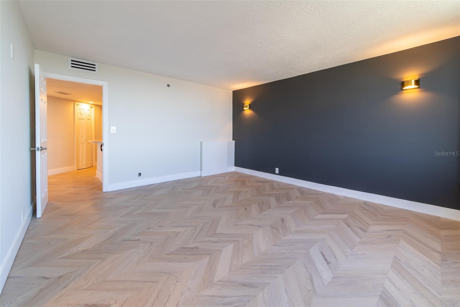 Image 6 of 39 For 400 Colonial Drive 1504