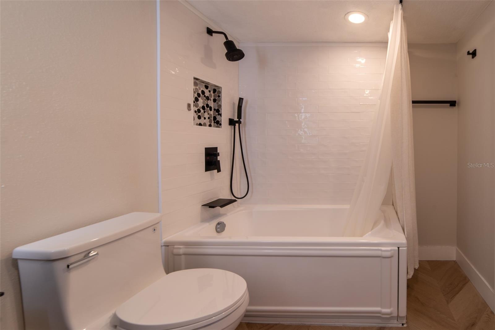 Image 9 of 39 For 400 Colonial Drive 1504