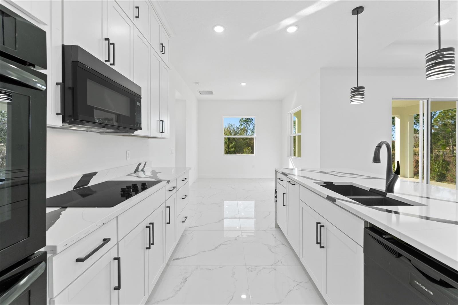 Image 11 of 44 For 18806 Seaview Street