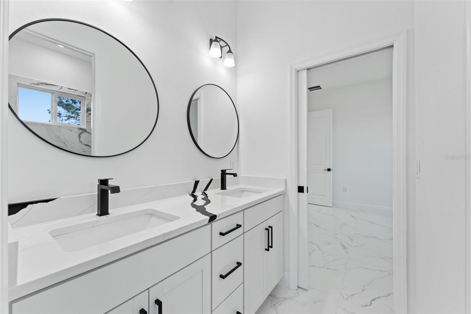 Image 21 of 44 For 18806 Seaview Street