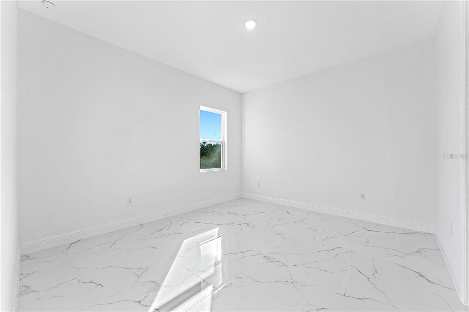 Image 27 of 44 For 18806 Seaview Street