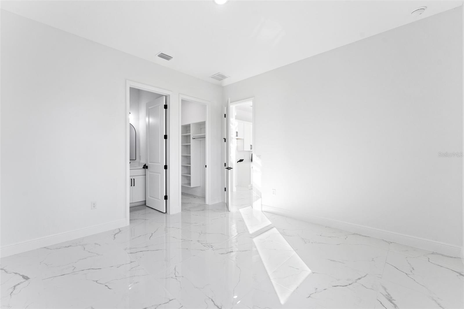 Image 28 of 44 For 18806 Seaview Street