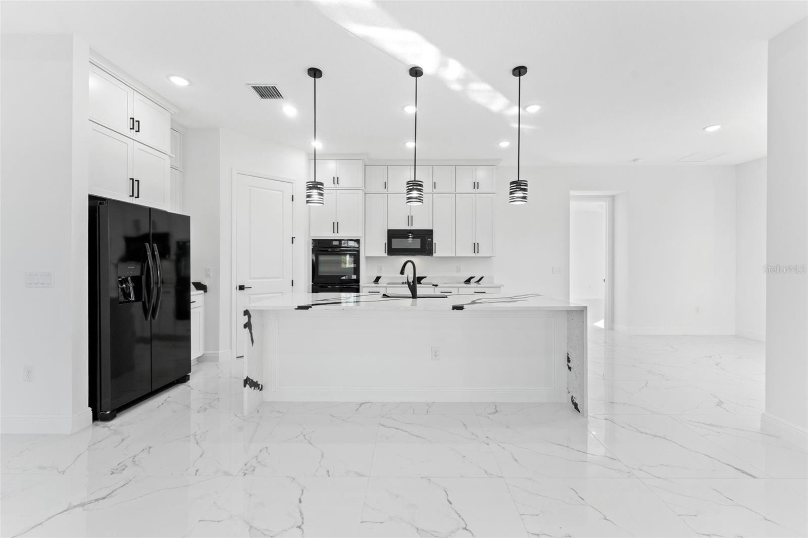 Image 8 of 44 For 18806 Seaview Street