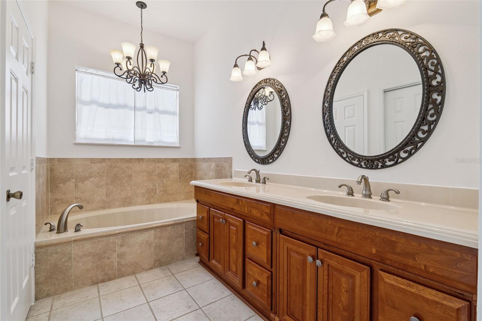 Image 27 of 34 For 44 Heather Green Court