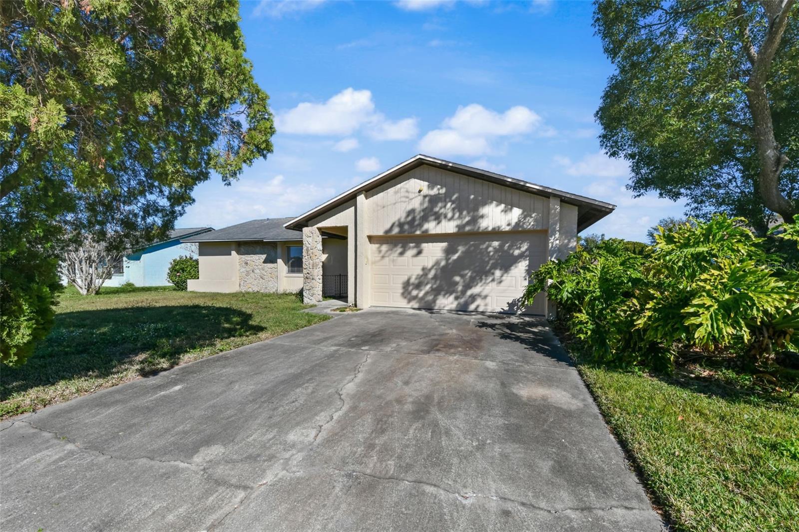 Image 3 of 50 For 2317 Woodleaf Court