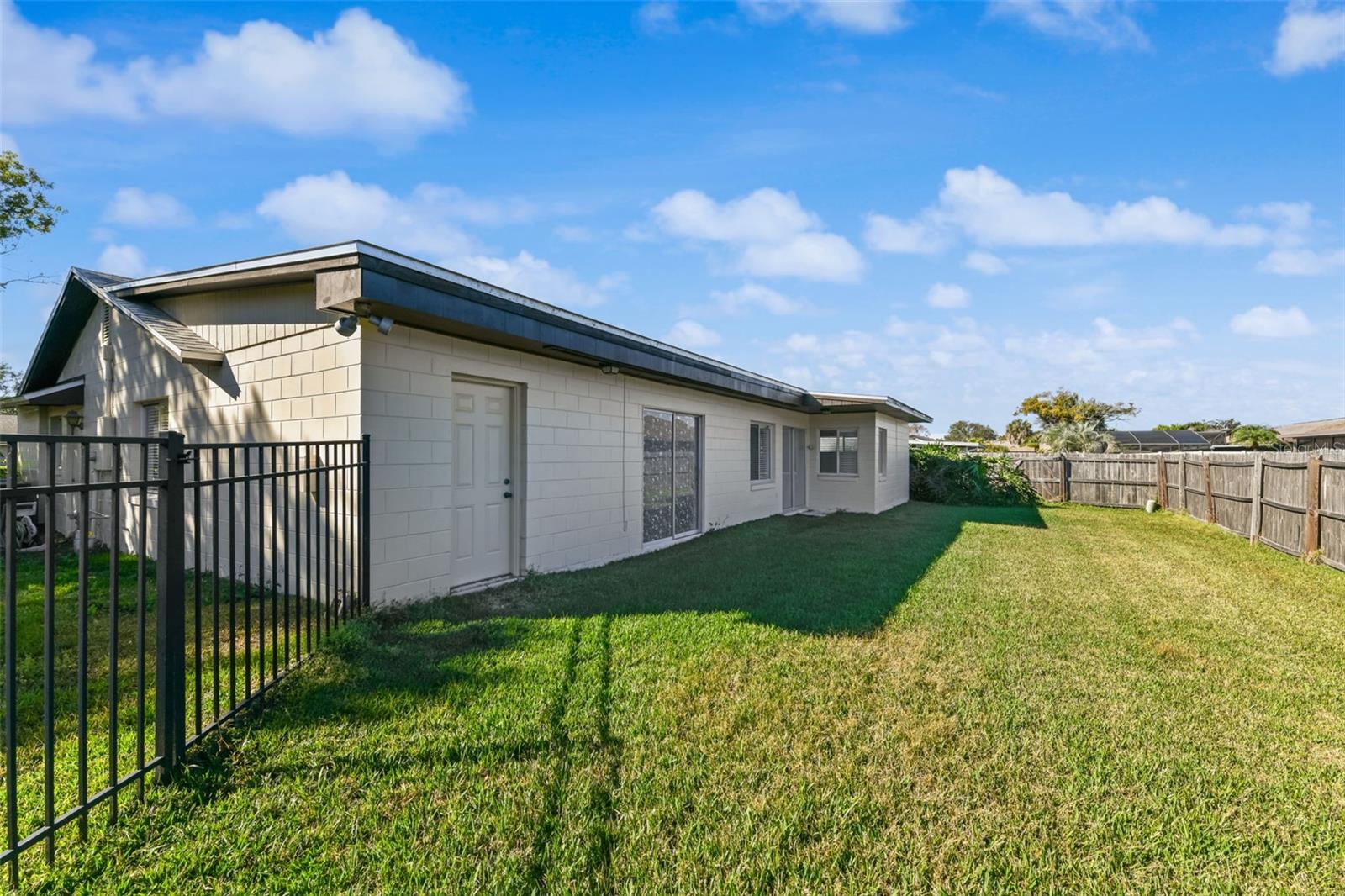 Image 5 of 50 For 2317 Woodleaf Court