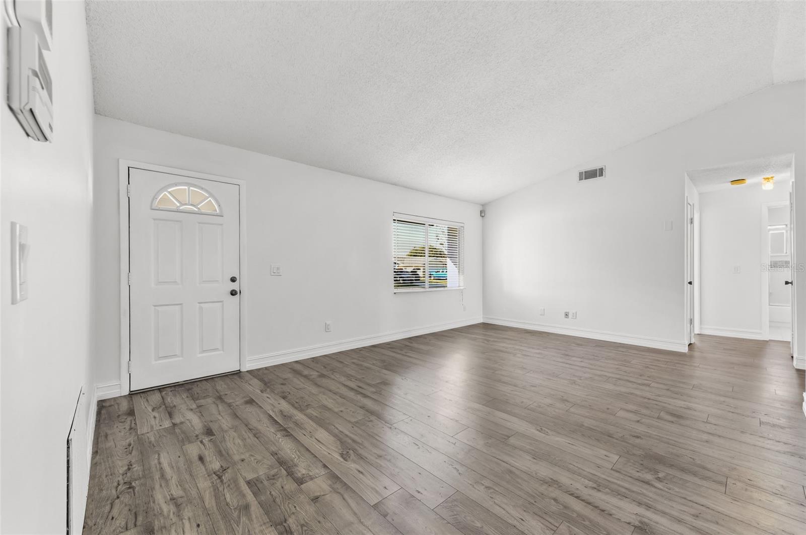 Image 7 of 50 For 2317 Woodleaf Court