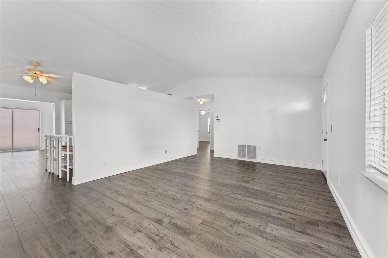 Image 8 of 50 For 2317 Woodleaf Court