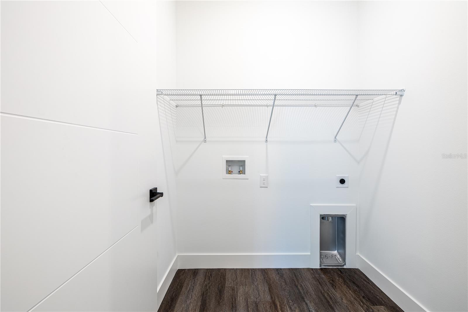 Image 23 of 50 For 143 Barrington Avenue