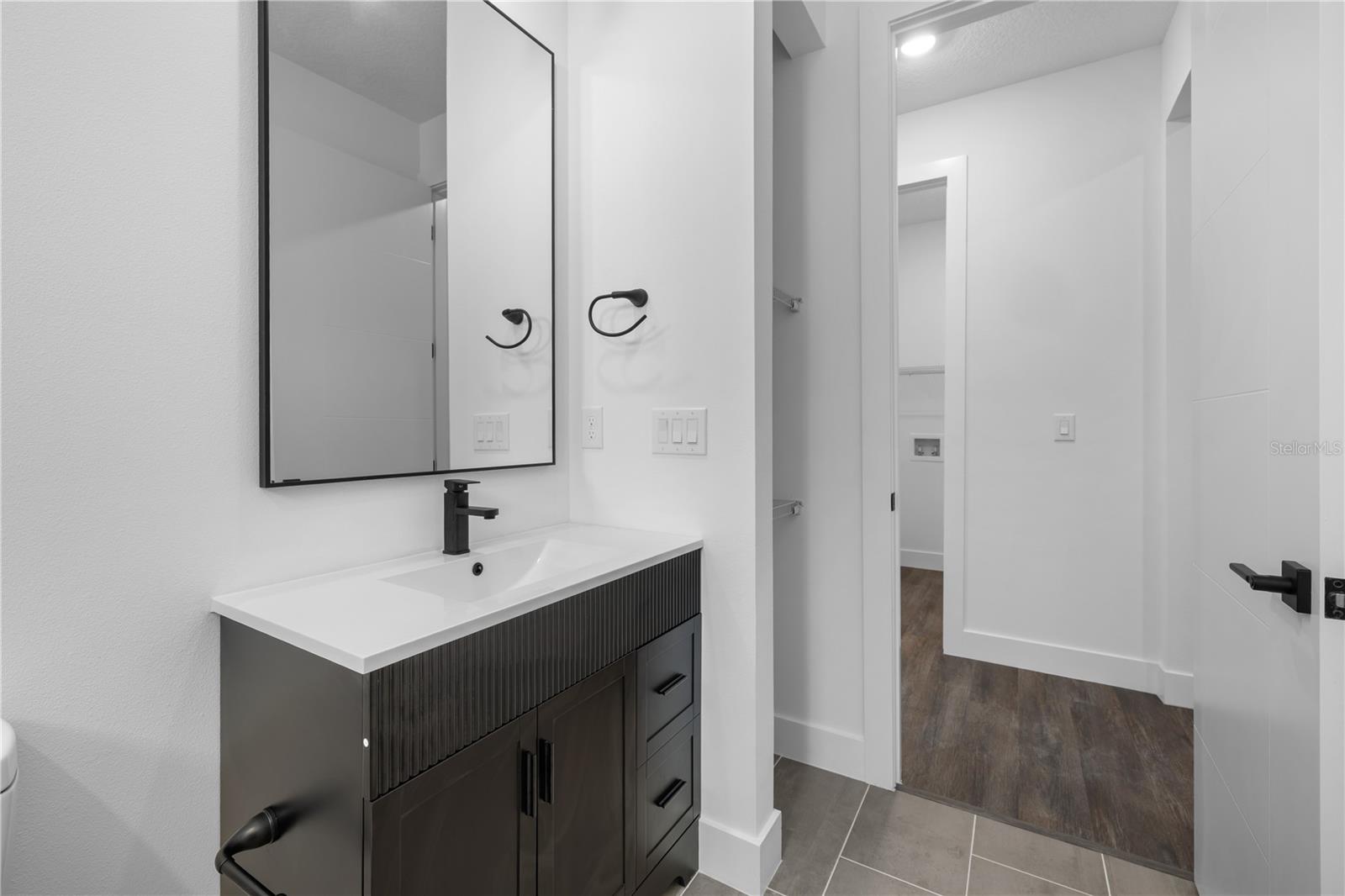 Image 26 of 50 For 143 Barrington Avenue