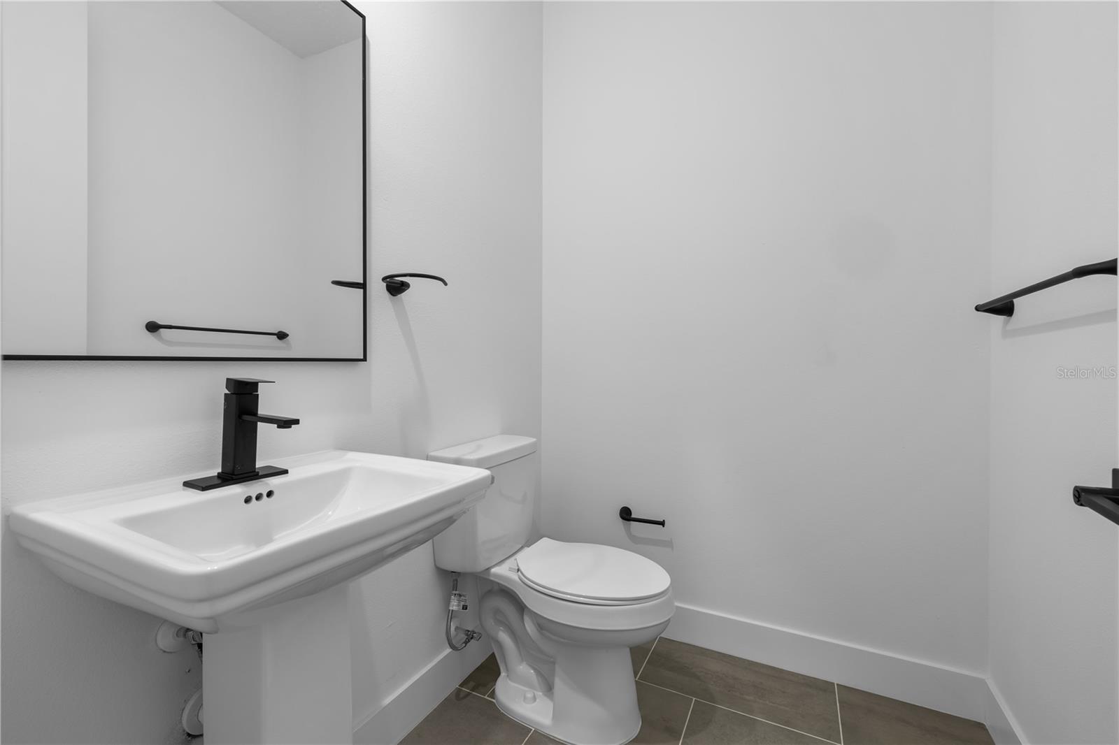 Image 28 of 50 For 143 Barrington Avenue