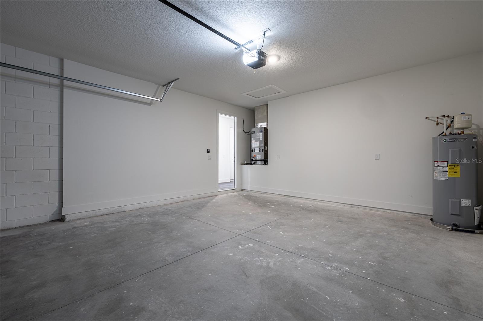 Image 37 of 50 For 143 Barrington Avenue