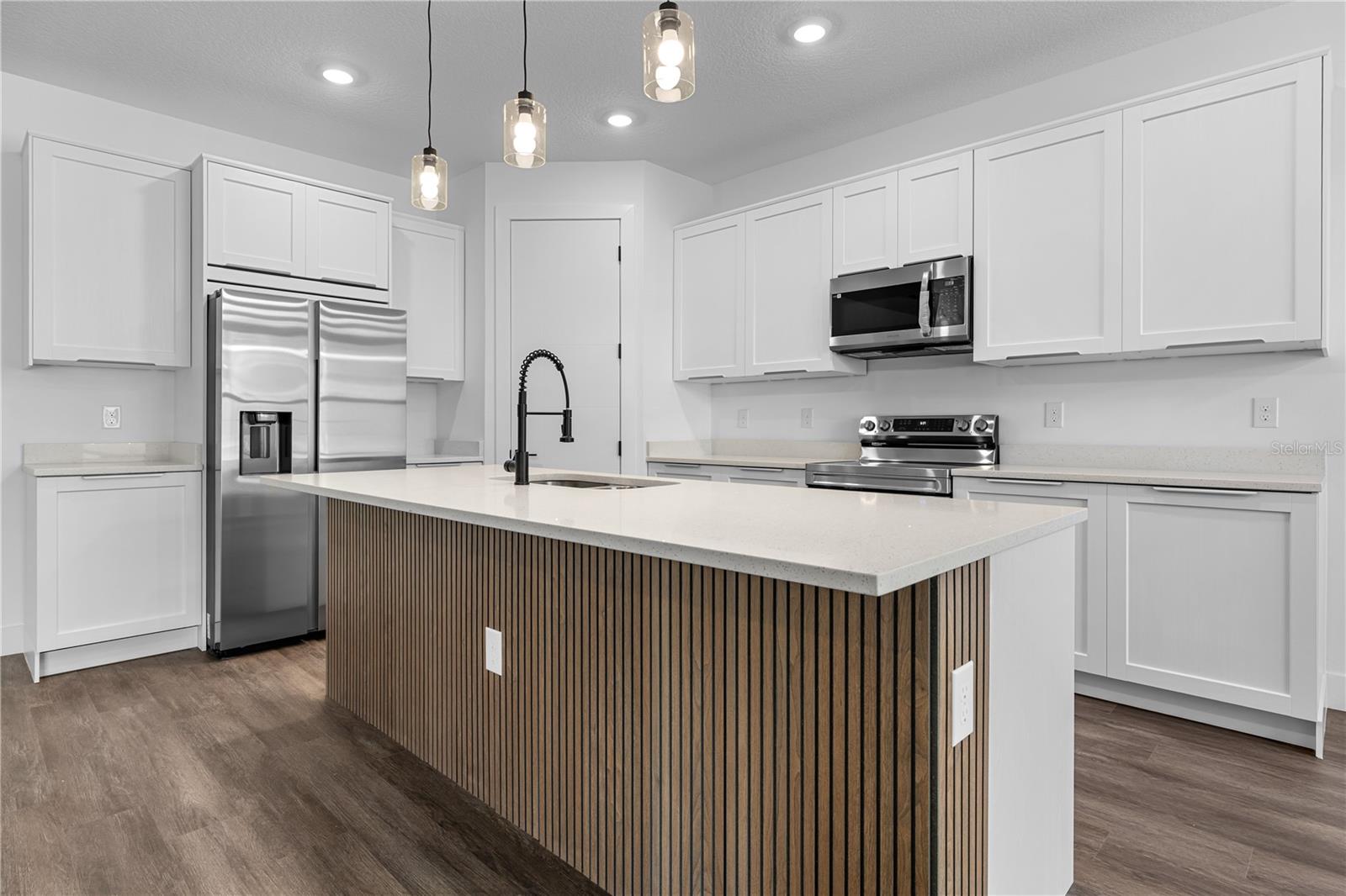 Image 5 of 50 For 143 Barrington Avenue