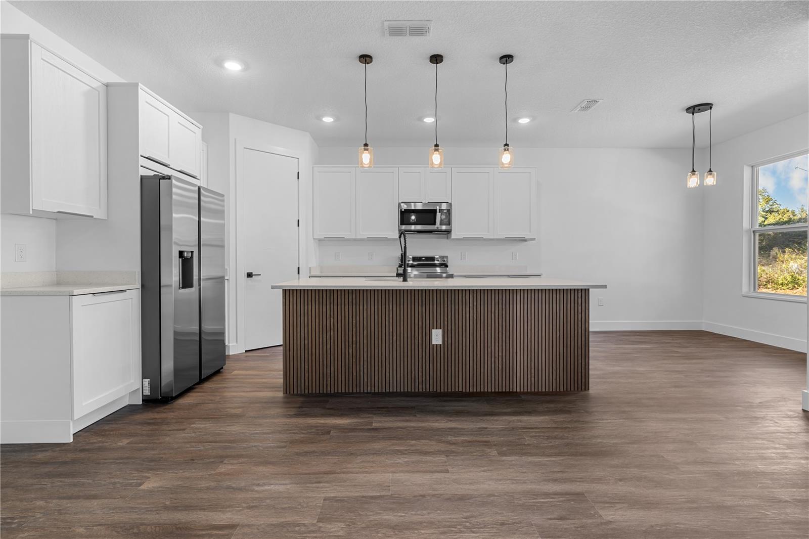 Image 6 of 50 For 143 Barrington Avenue