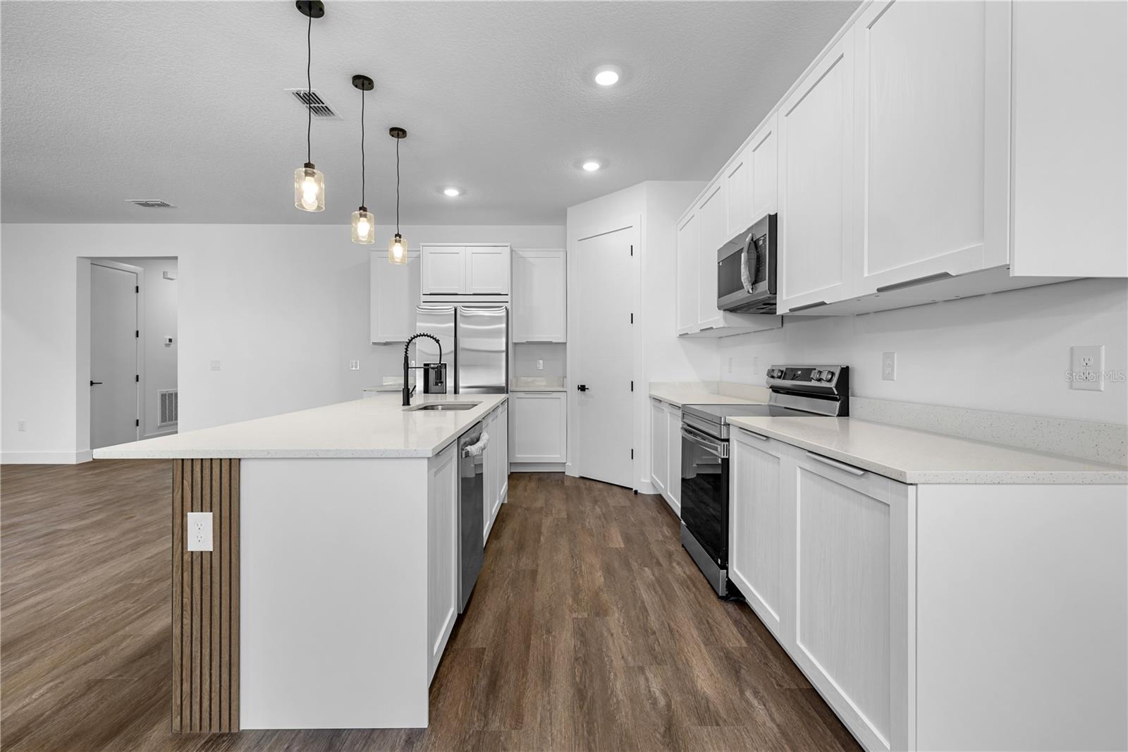 Image 7 of 50 For 143 Barrington Avenue