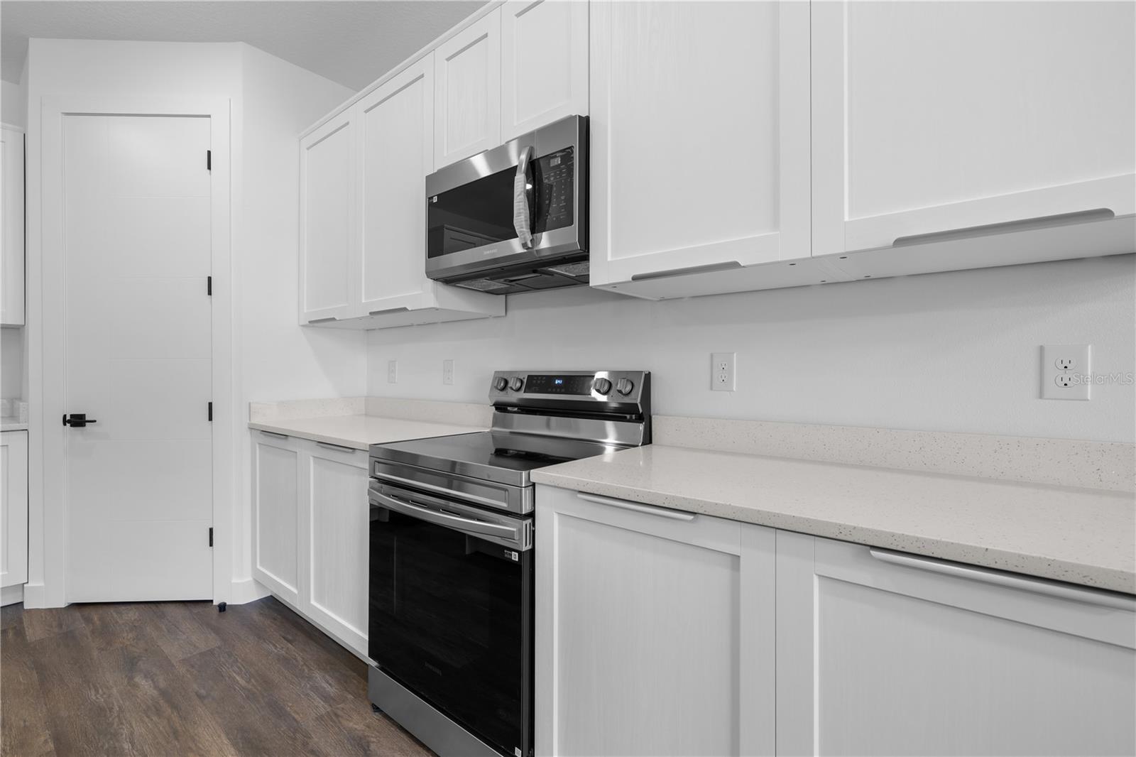 Image 9 of 50 For 143 Barrington Avenue