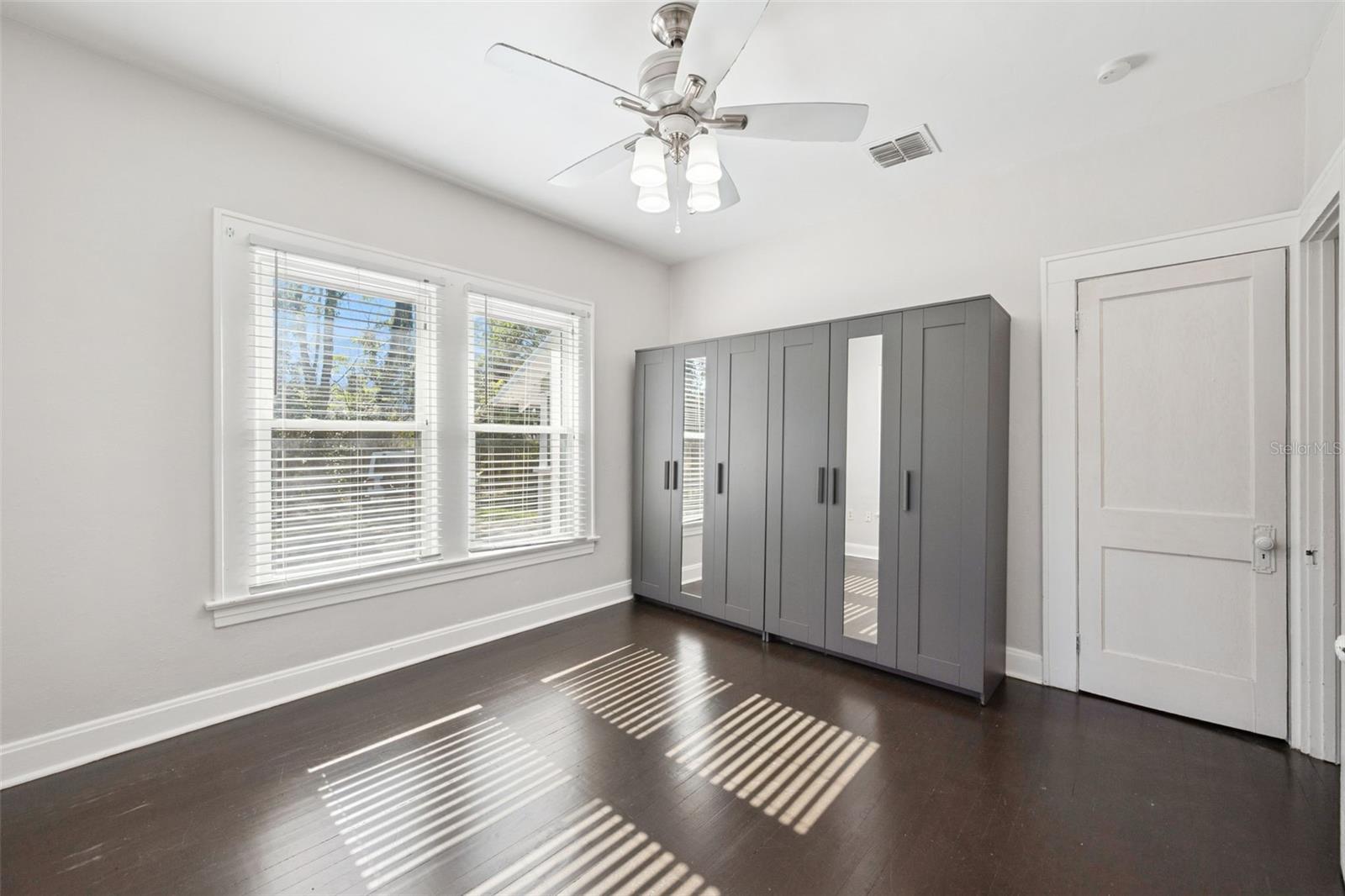 Image 15 of 37 For 352 Cambridge Boulevard