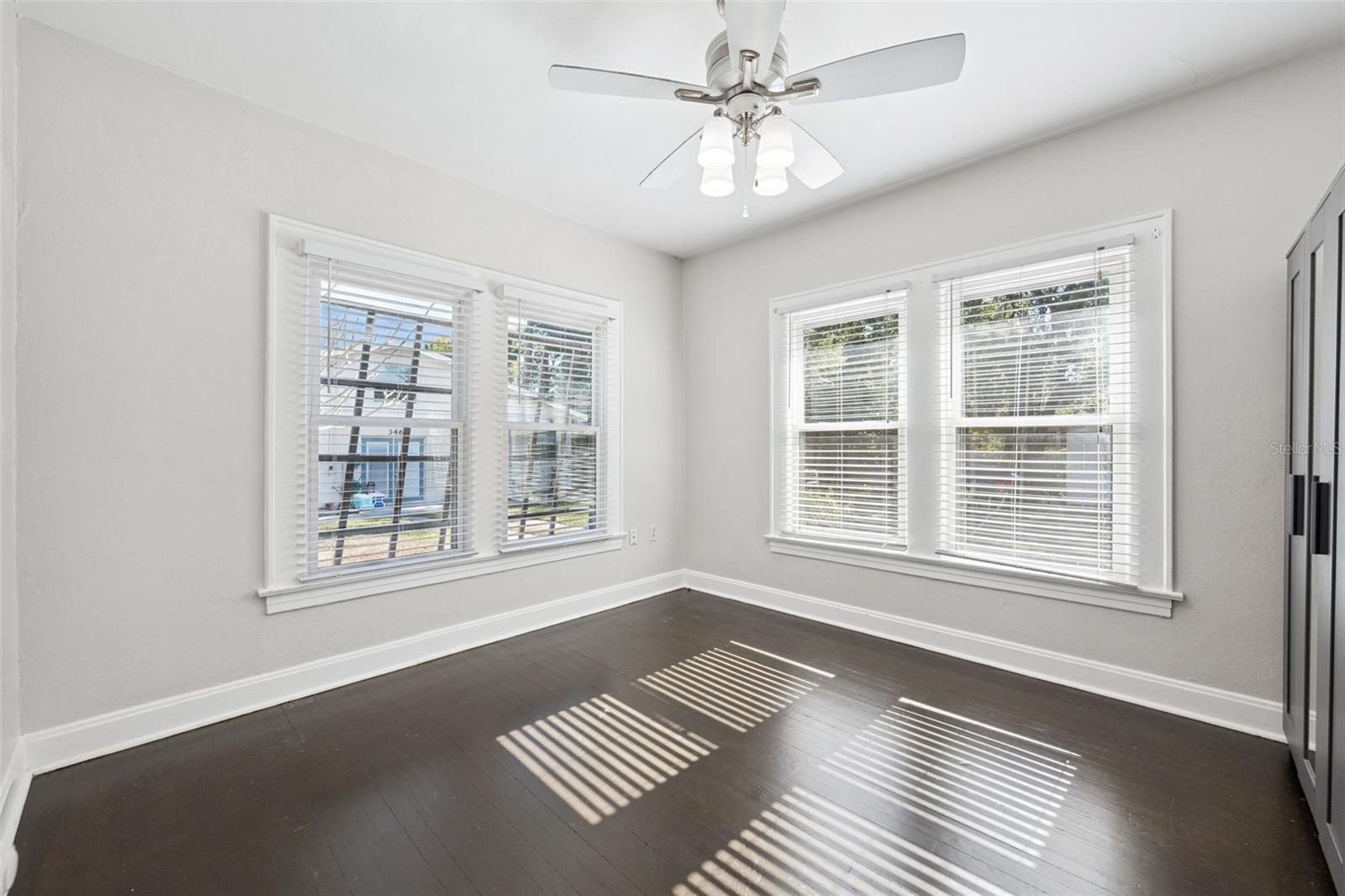 Image 16 of 37 For 352 Cambridge Boulevard