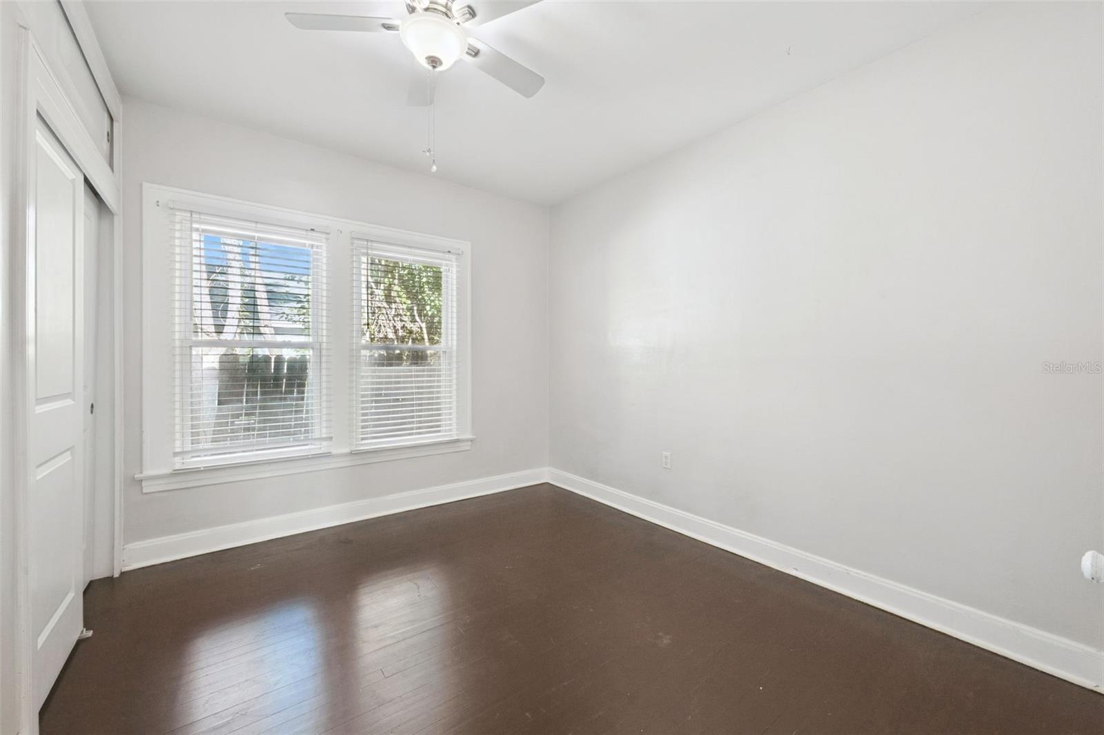 Image 18 of 37 For 352 Cambridge Boulevard