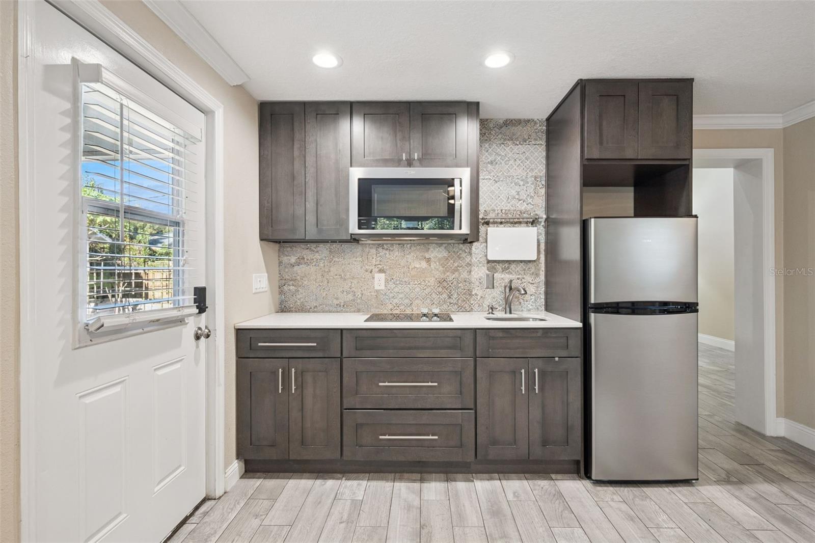 Image 24 of 37 For 352 Cambridge Boulevard