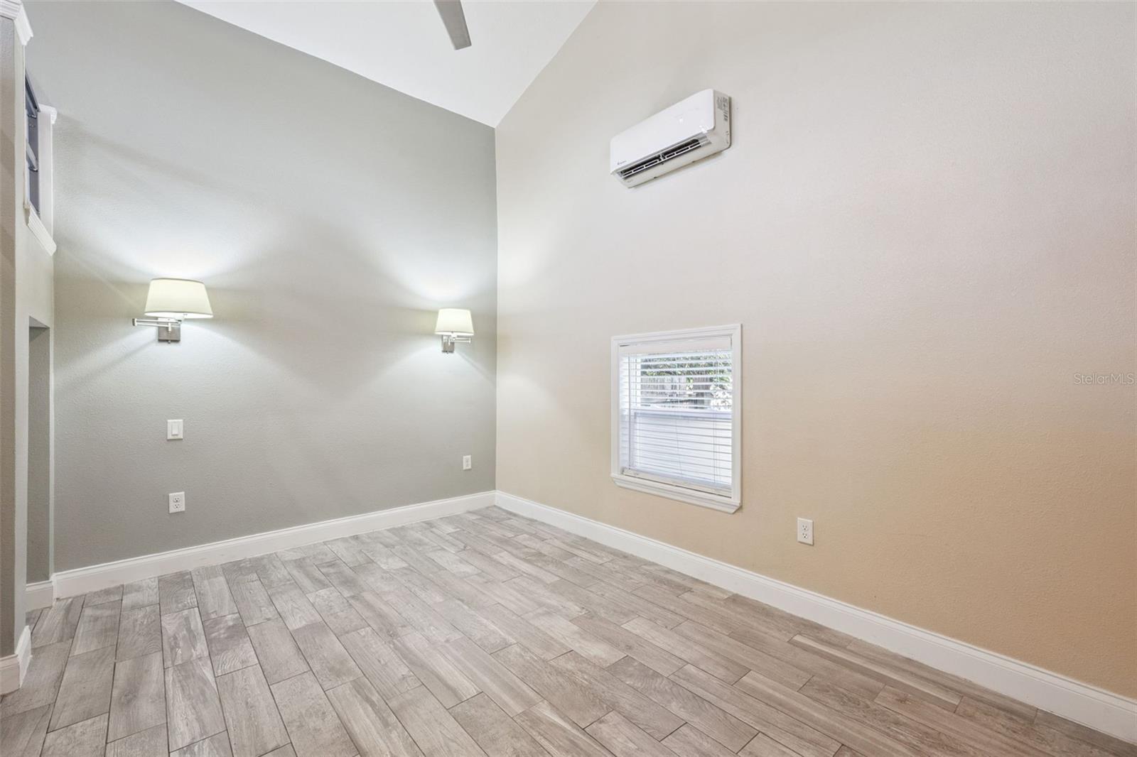 Image 27 of 37 For 352 Cambridge Boulevard