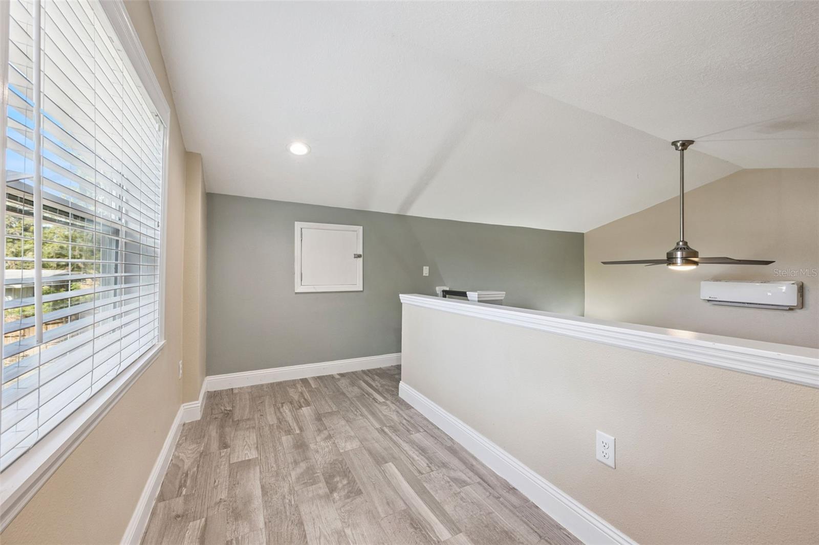 Image 32 of 37 For 352 Cambridge Boulevard